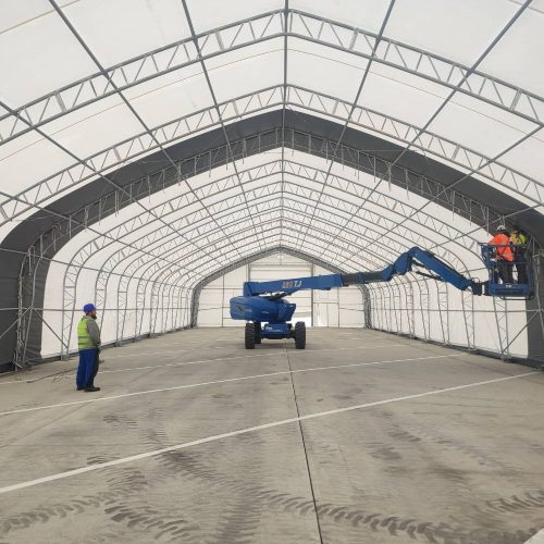   Profesionálny biely skladový stan s rozmermi 15,25 x 61 x 7 m